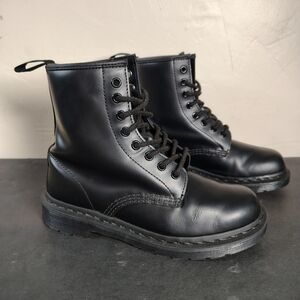 Doc Martens 1640 Boots Black Solid Mono Smooth Leather Lace Up Womens Size 7